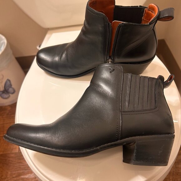 Vionic Waterproof Leather Ankle Boots – Black – Women’s 7 - Picture 2 of 6